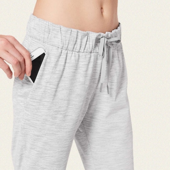 Lululemon On The Fly Pant 28" - Picture 4 of 7